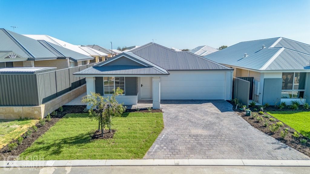 4 bedrooms House in 3 Gulch Street MADORA BAY WA, 6210