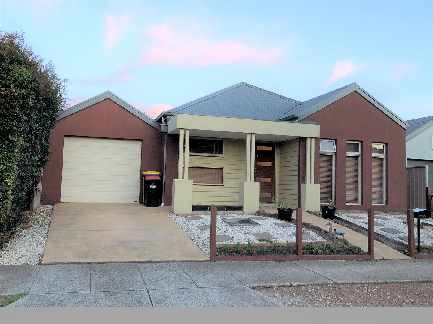 3 bedrooms House in 5 Matlock Street CAROLINE SPRINGS VIC, 3023