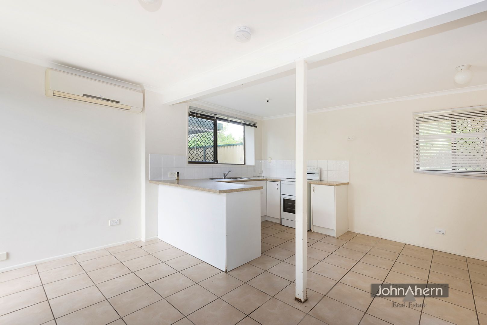 Unit 2/5 Yale Street, Marsden QLD 4132, Image 2