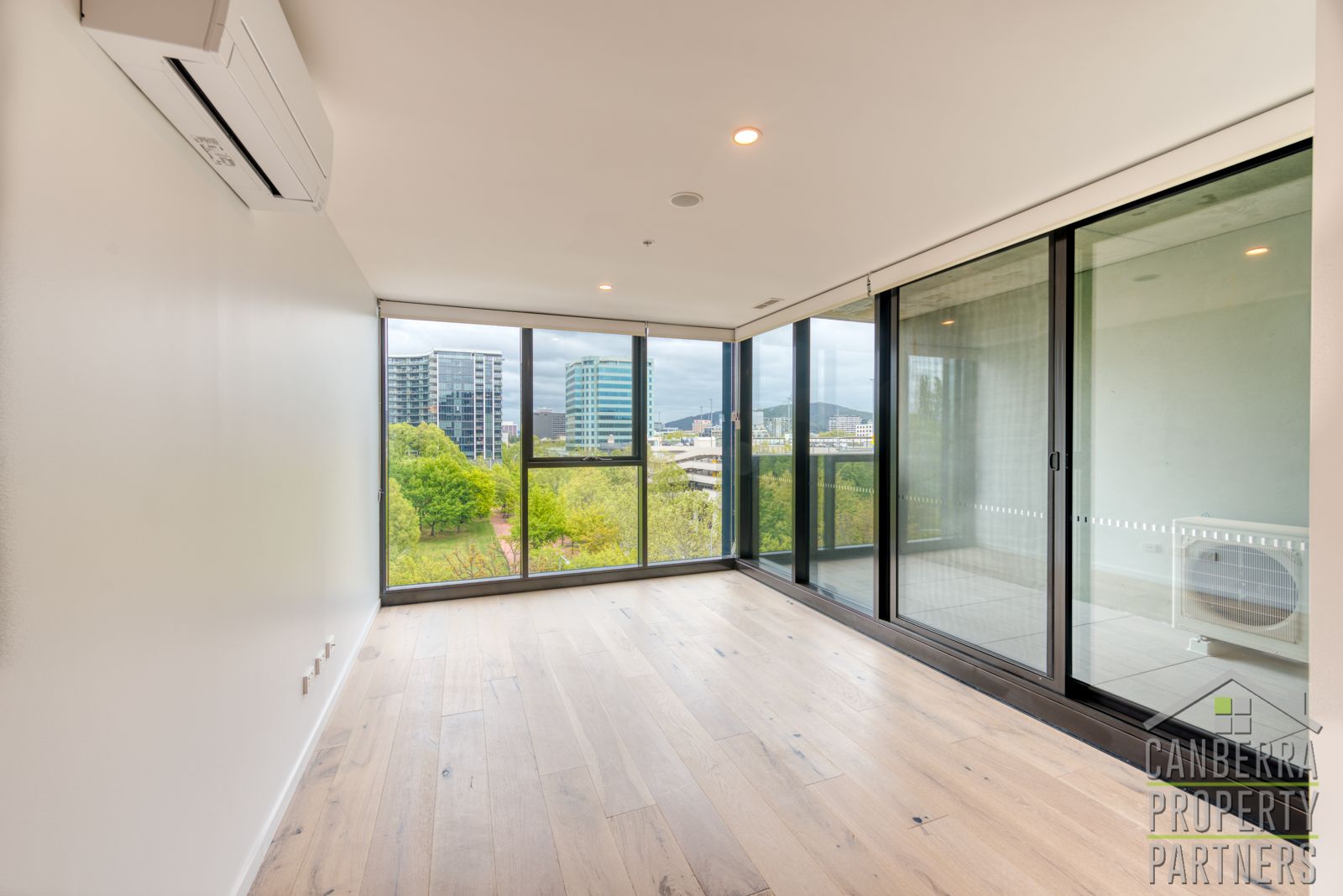 1 bedrooms Apartment / Unit / Flat in 517/83 Cooyong St REID ACT, 2612