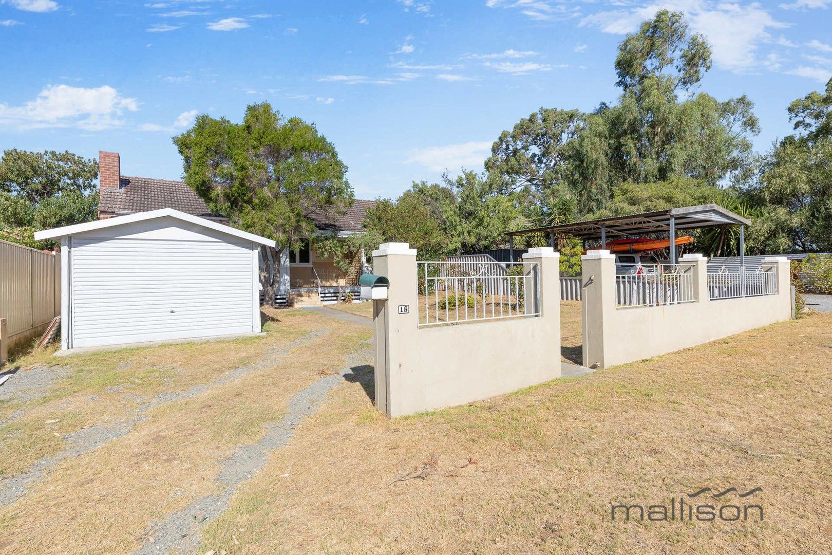 3 bedrooms House in 18 Greenslade Street HAMILTON HILL WA, 6163