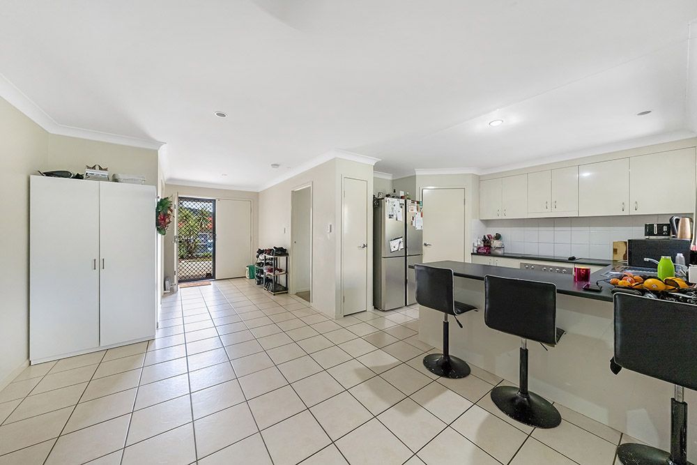 12 Burr Court, Pacific Pines QLD 4211, Image 2