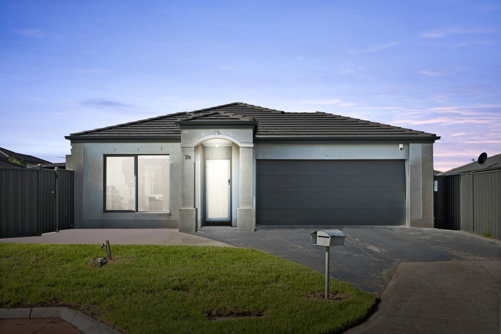 4 bedrooms House in 39 Clairview Road DEER PARK VIC, 3023