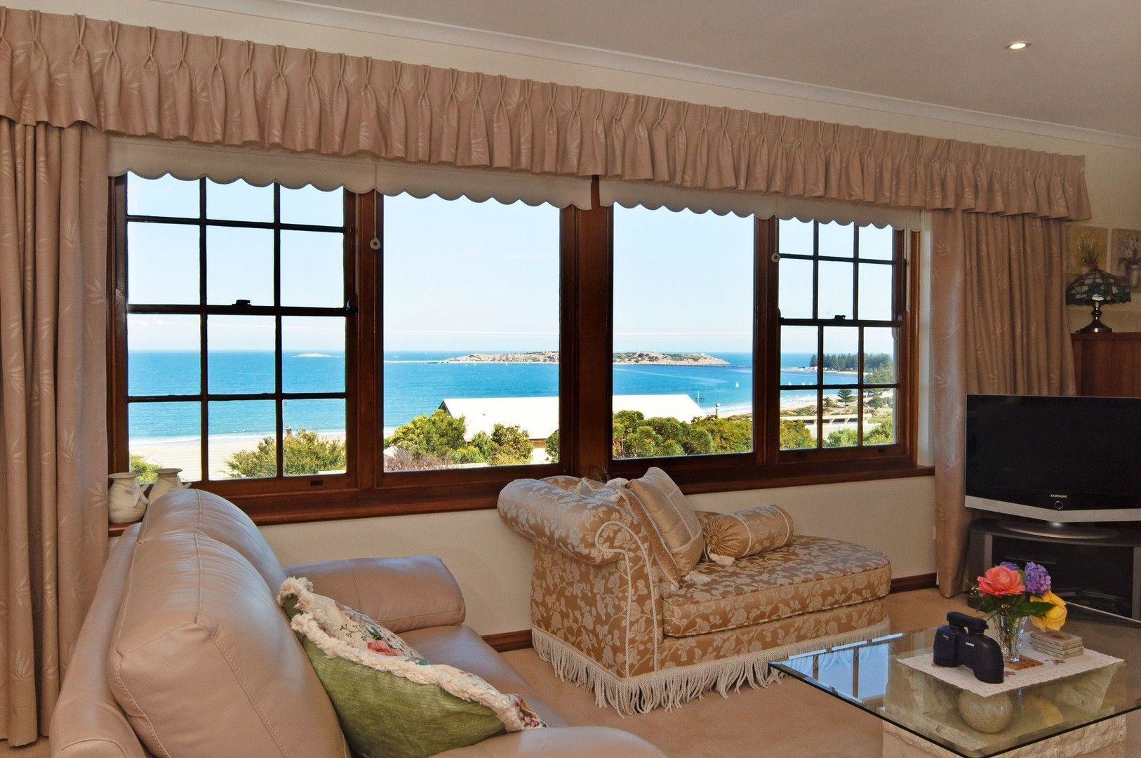 4 bedrooms House in 19 Bluffview Road MCCRACKEN SA, 5211