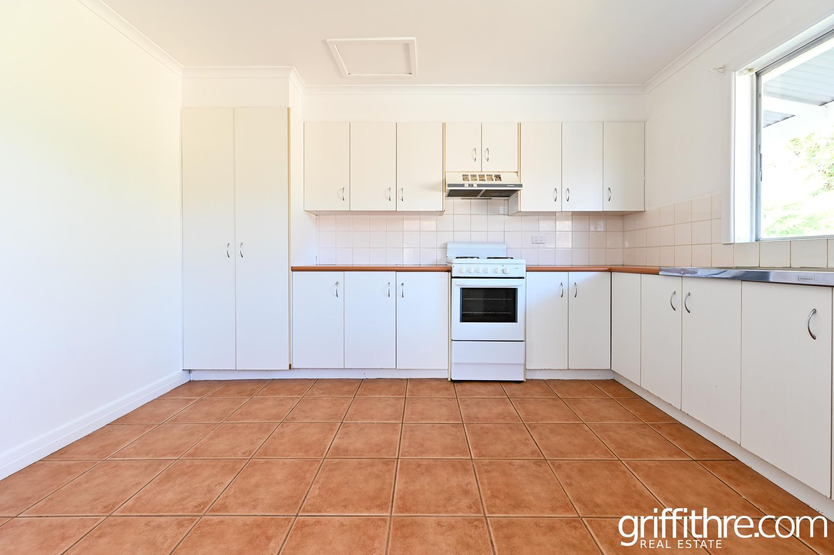 16 Wyangan Avenue, Griffith NSW 2680, Image 2