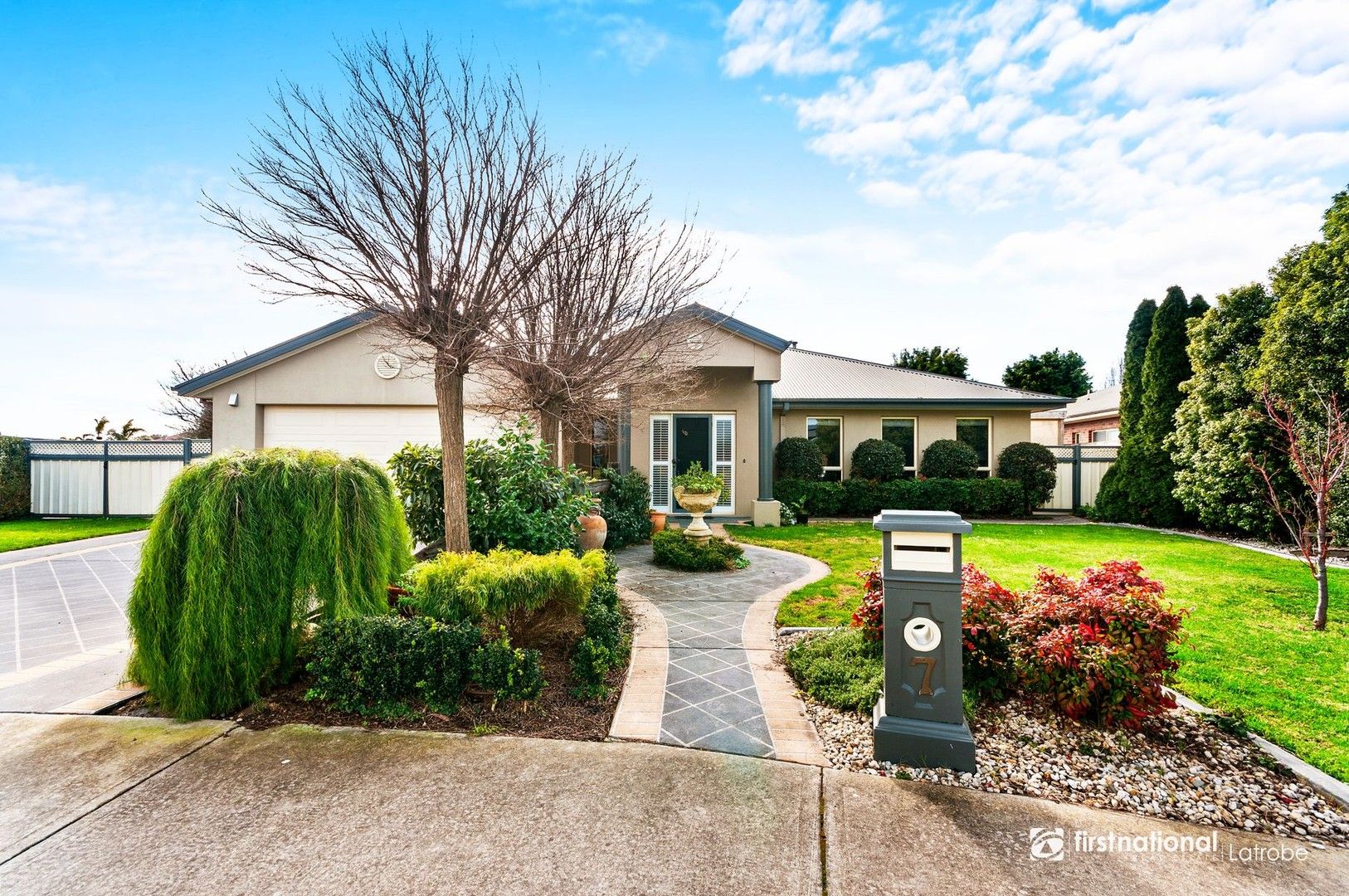 4 bedrooms House in 7 Waterrun Close TRARALGON VIC, 3844