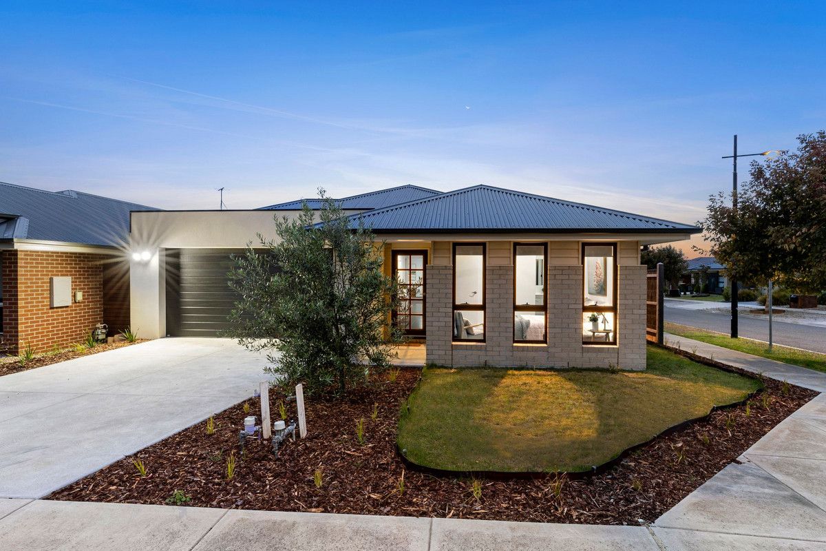 4 bedrooms House in 24-26 Noosa Circuit ARMSTRONG CREEK VIC, 3217