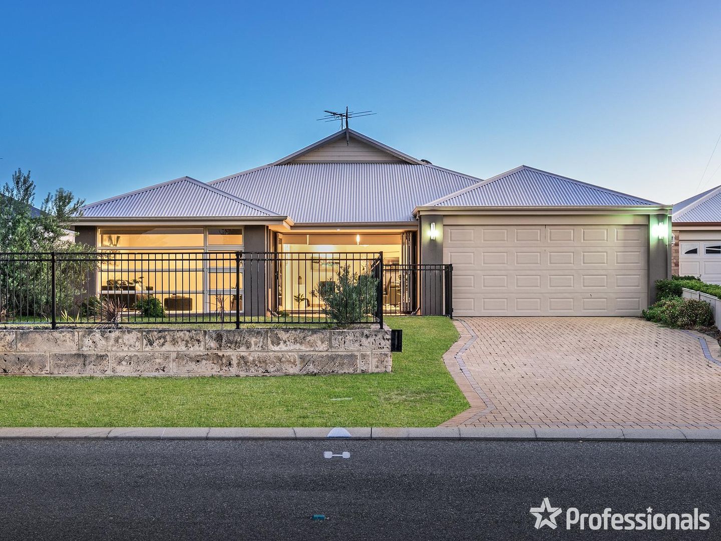 50 Harrington Waters Drive, Waikik Property History & Address