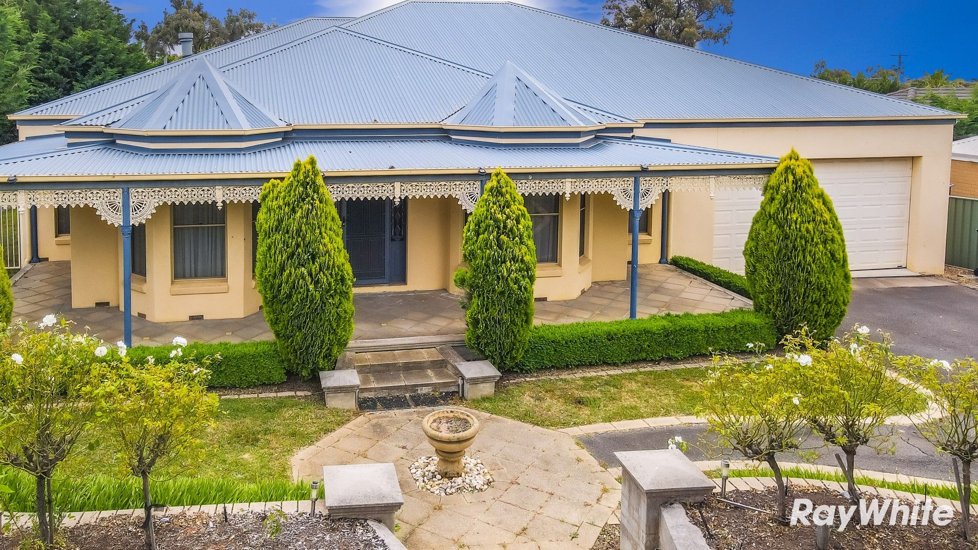 4 bedrooms House in 18 Ellesmere Terrace STRATHDALE VIC, 3550