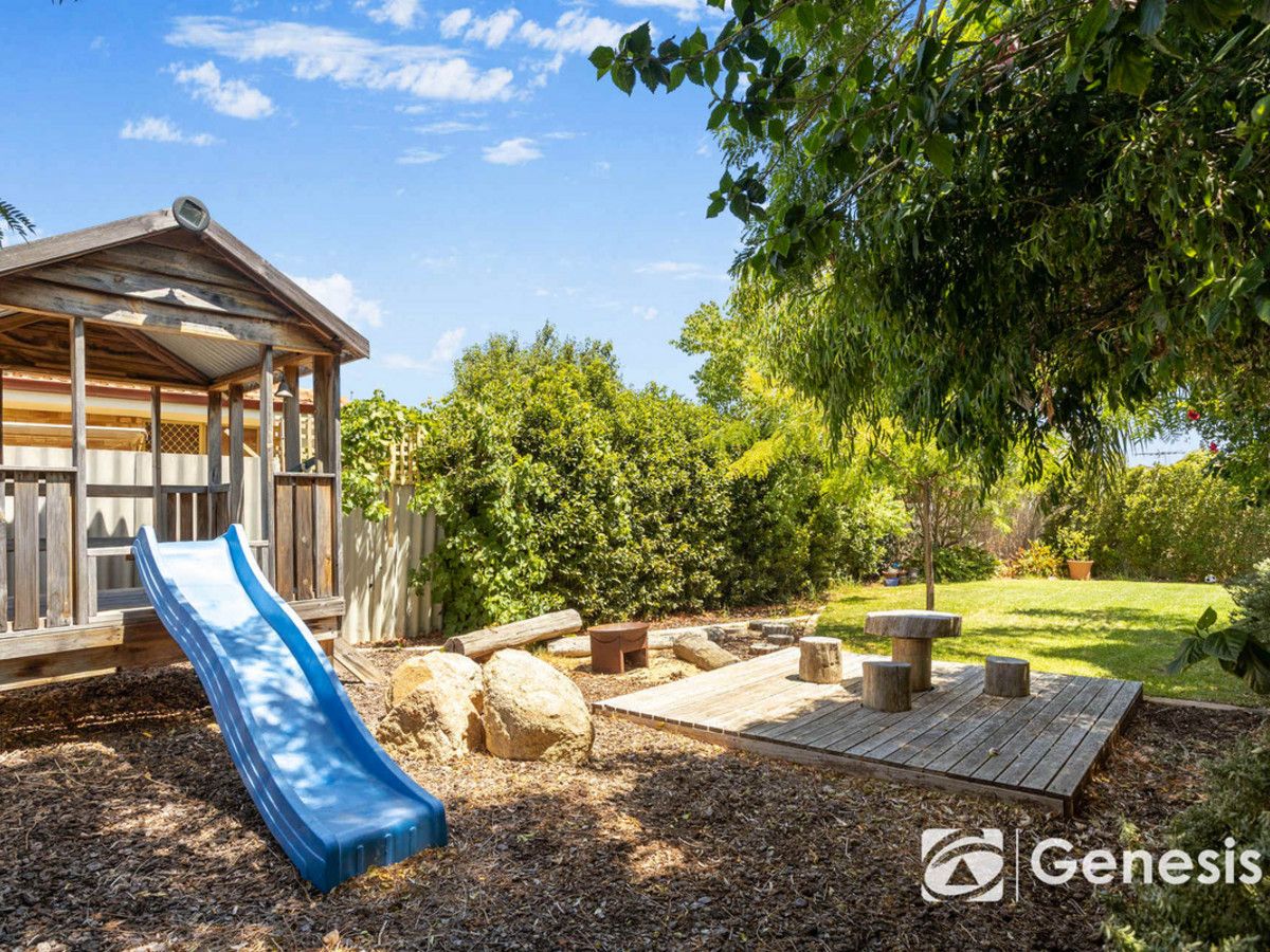 4 bedrooms House in 4 Willowcreek Mews WOODVALE WA, 6026