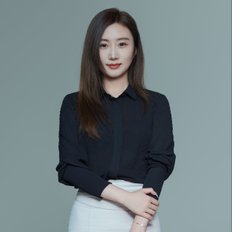 Stella Zhang, Sales representative