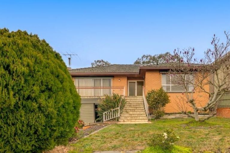3 bedrooms House in 8 Latrobe Street BULLEEN VIC, 3105