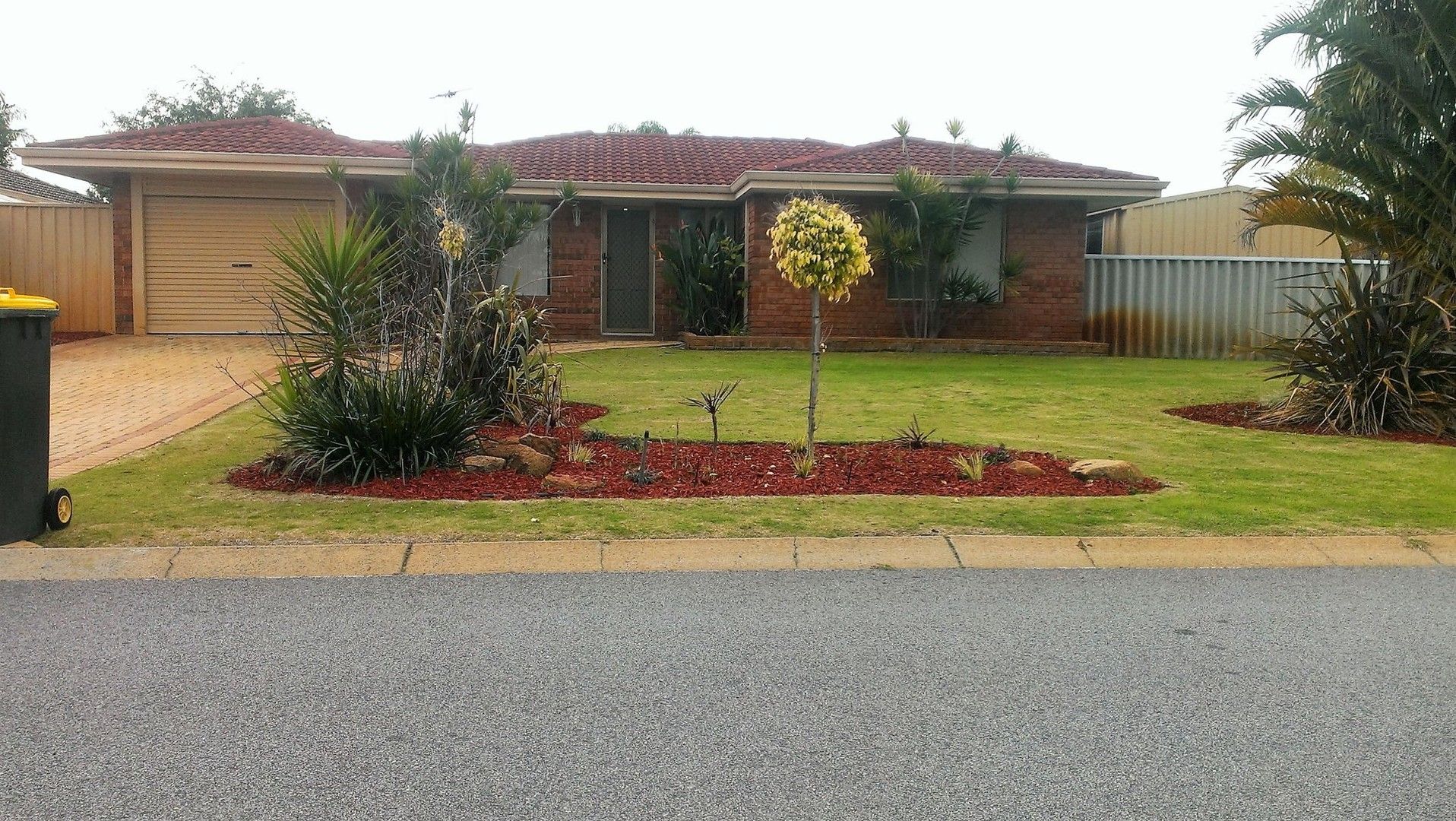 3 bedrooms House in 5 Bullfinch Way BALLAJURA WA, 6066