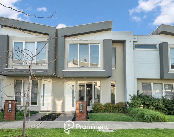 13 Pebblebeach Path, Cranbourne VIC 3977