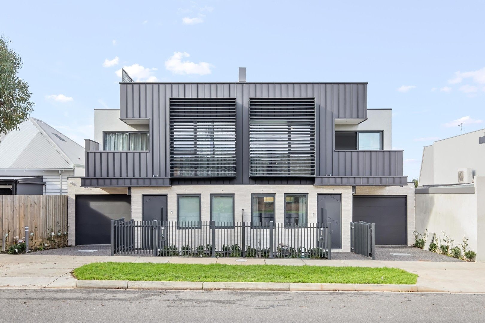 2H Newcastle Street, Thornbury VIC 3071 Townhouse For Rent 900