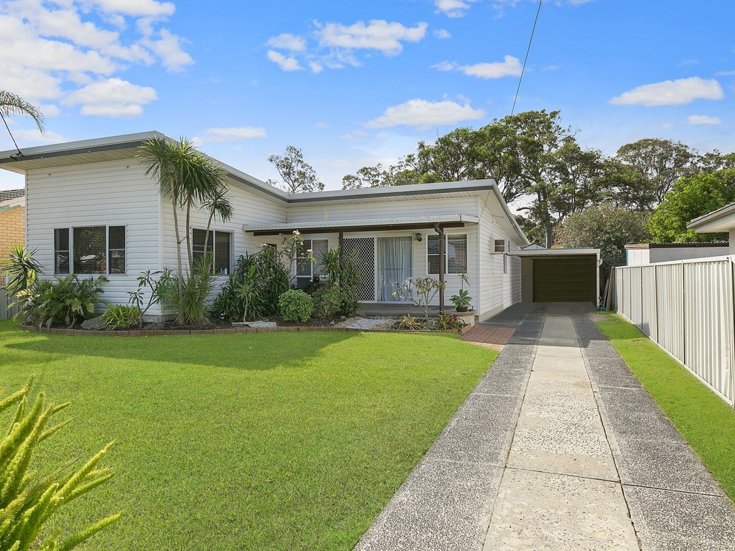 1 Avonlea Avenue, Gorokan NSW 2263, Image 0