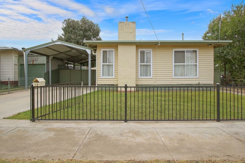 19 Afton Avenue, Benalla VIC 3672, Image 0