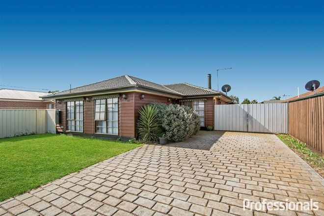 Picture of 20 Stewart Crescent, ROCKBANK VIC 3335