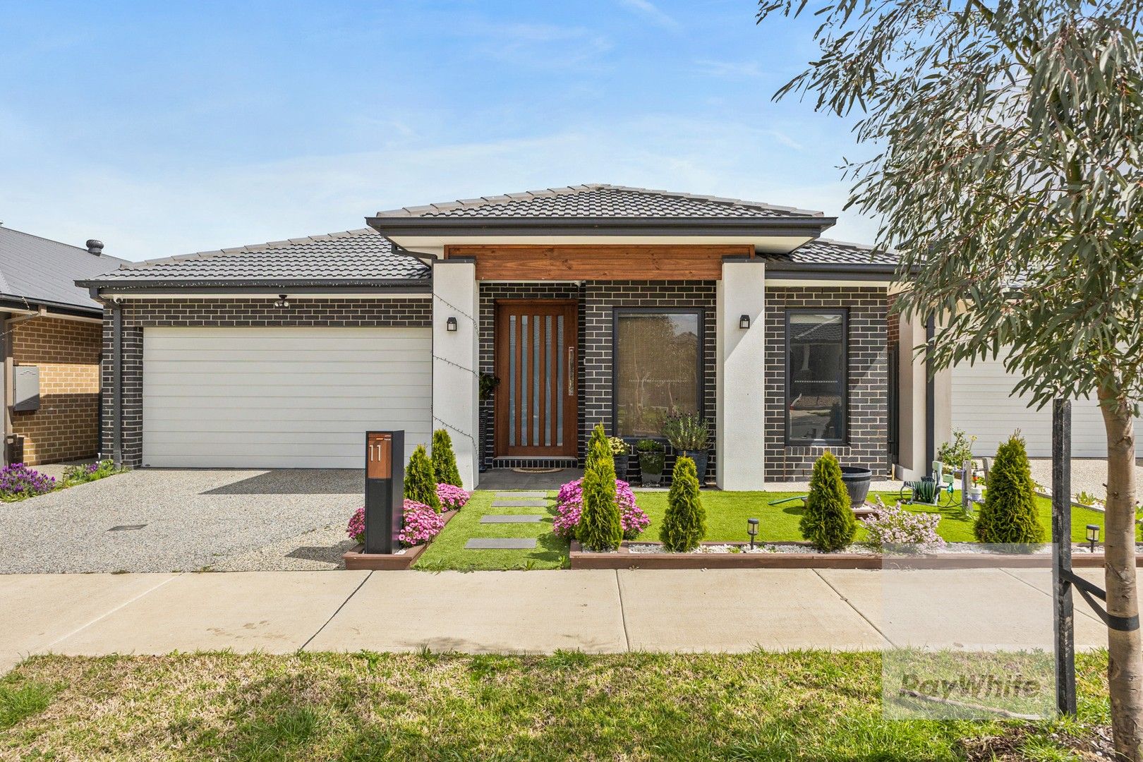 4 bedrooms House in 11 Butter Way DONNYBROOK VIC, 3064