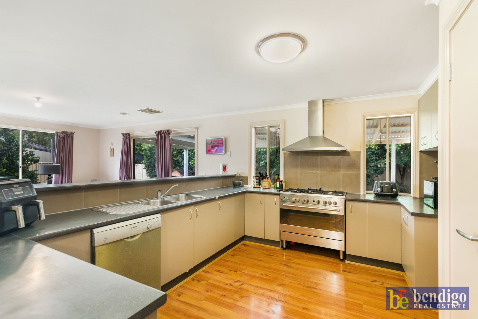 32 Glenwill Drive, Epsom VIC 3551, Image 2