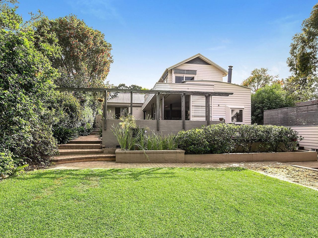 4 bedrooms House in 8 Dora Street MARSFIELD NSW, 2122