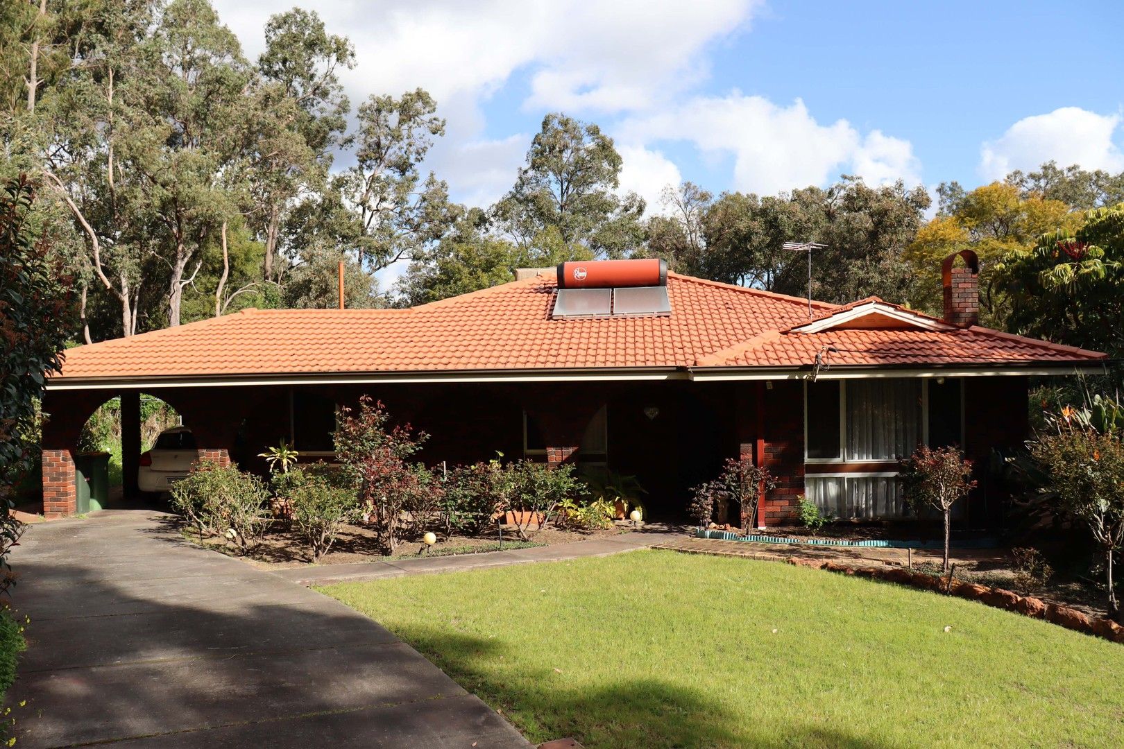 3 bedrooms House in 4 Nichol Street GLEN FORREST WA, 6071