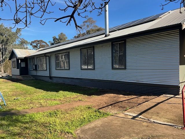 5 bedrooms House in 180 Riverview Drive KIALLA VIC, 3631