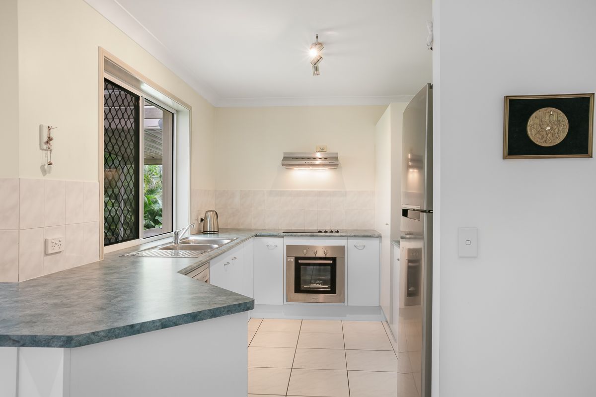 2/7 Joshua Close, Arundel QLD 4214, Image 2