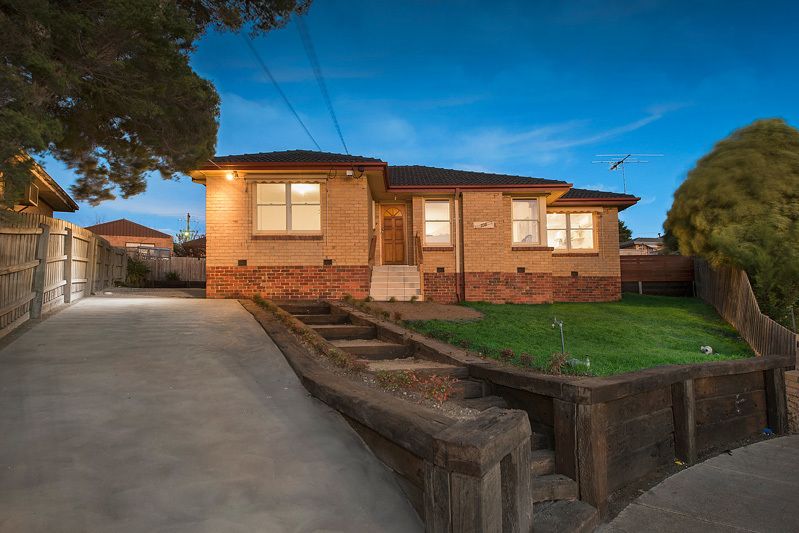 3 bedrooms House in 108 Valley Crescent GLENROY VIC, 3046