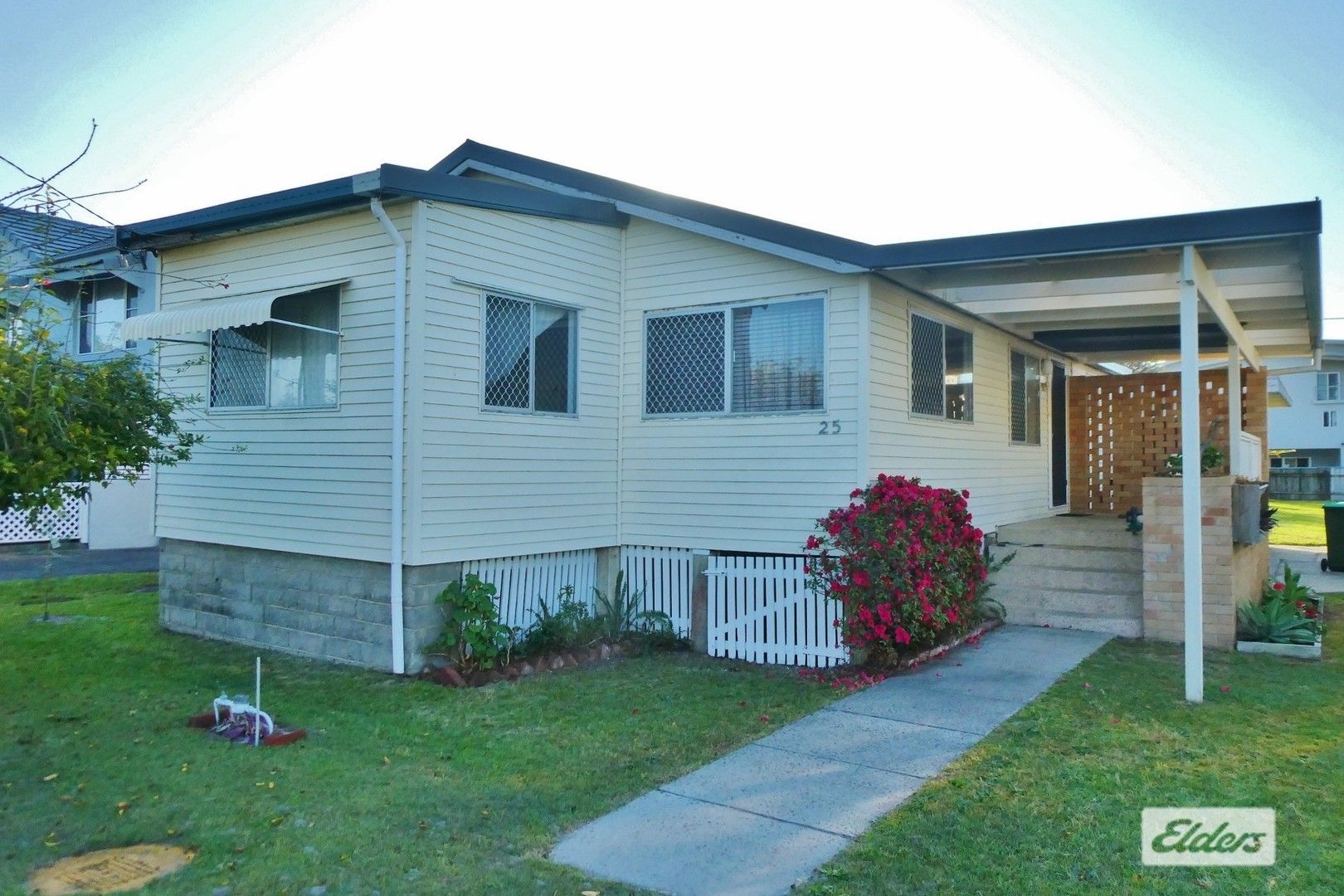 4 bedrooms House in 25 Beach Street YAMBA NSW, 2464