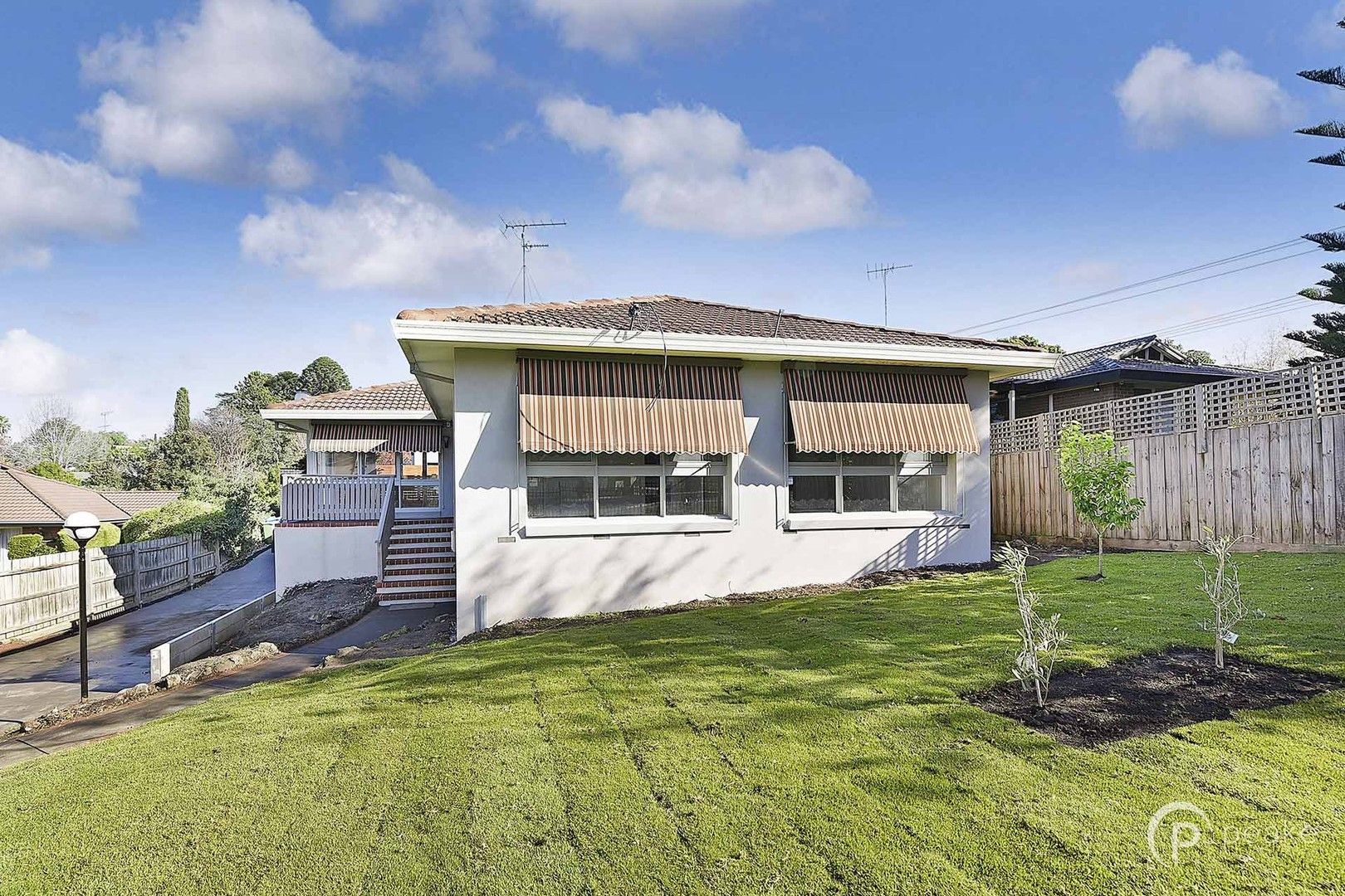 3 bedrooms Apartment / Unit / Flat in 1/17 Harkaway Road BERWICK VIC, 3806