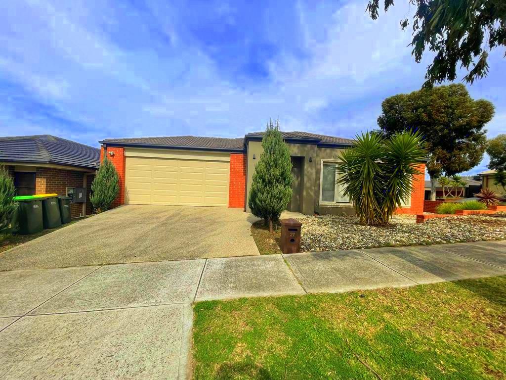 4 bedrooms House in 27 Cassinias Grove MERNDA VIC, 3754