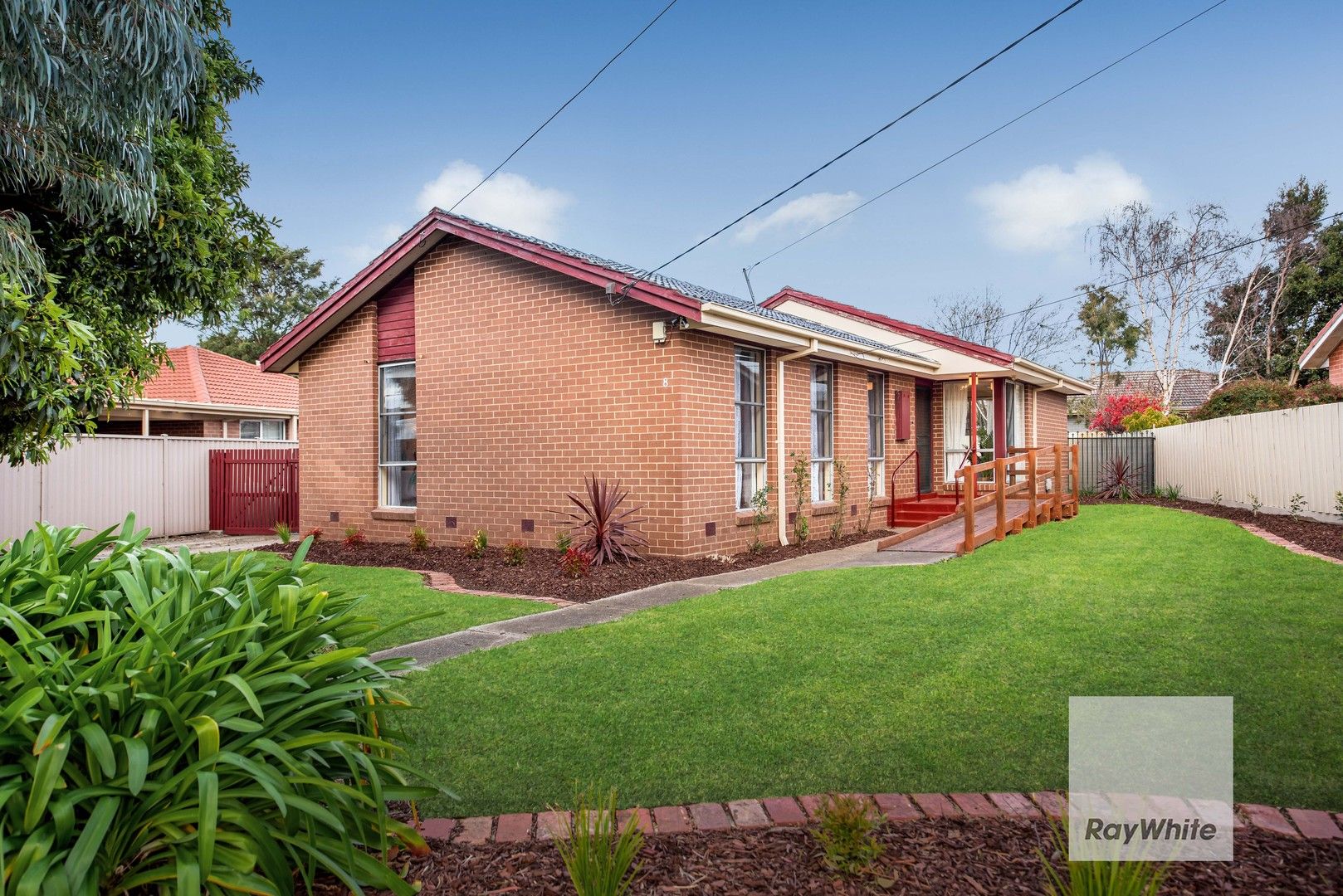 3 bedrooms House in 8 Lyndhurst Road GLADSTONE PARK VIC, 3043
