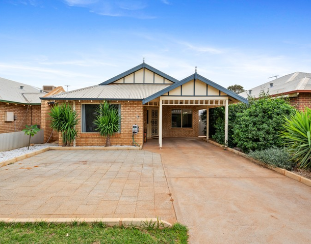 2/4 Nepean Grove, Hannans WA 6430