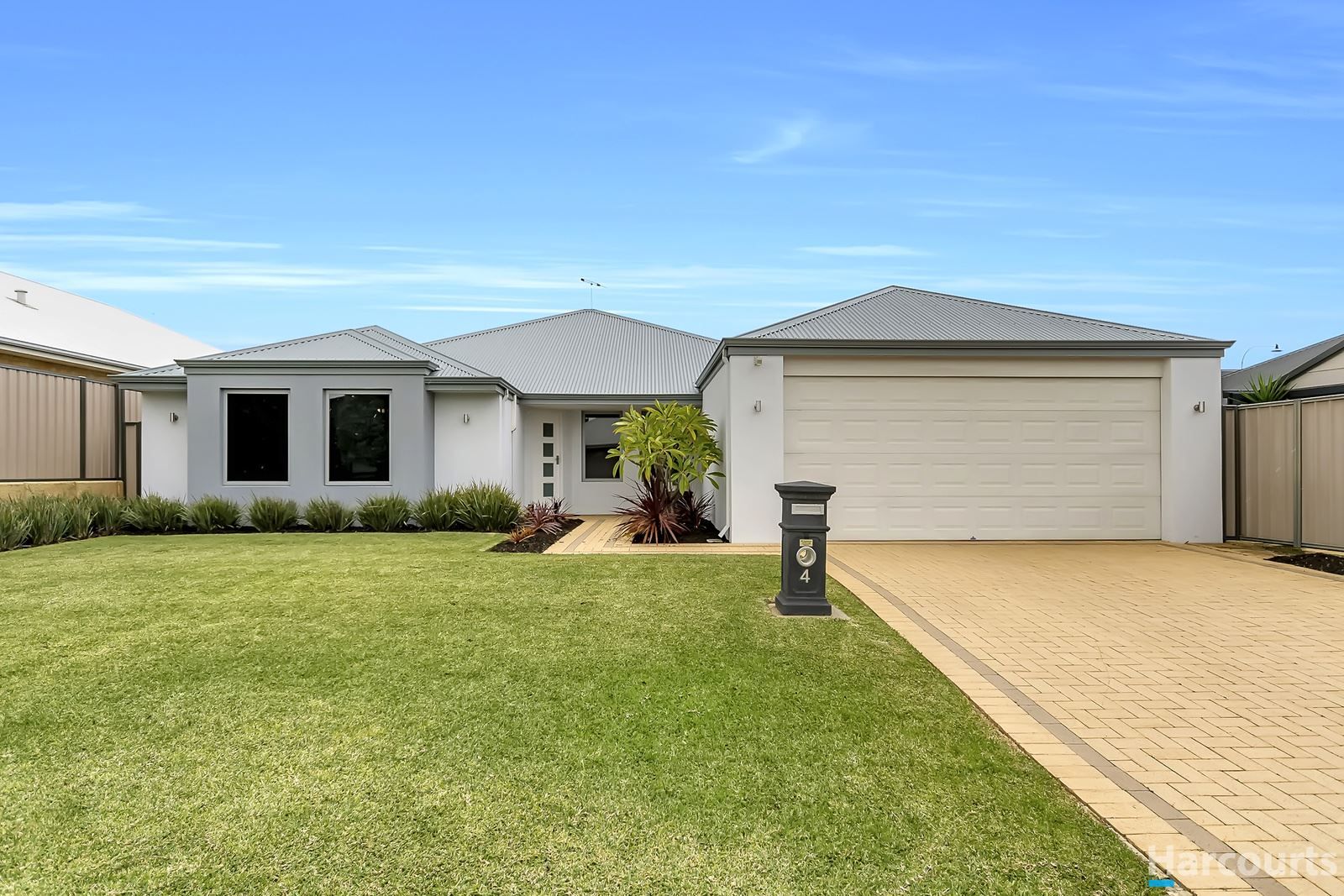 4 bedrooms House in 4 Rotterdam Vista WANNEROO WA, 6065