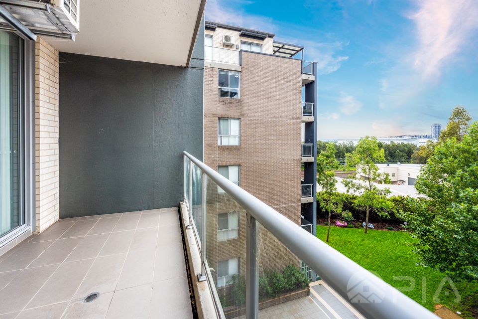 2 bedrooms Apartment / Unit / Flat in D307/81-86 Courallie Ave HOMEBUSH WEST NSW, 2140