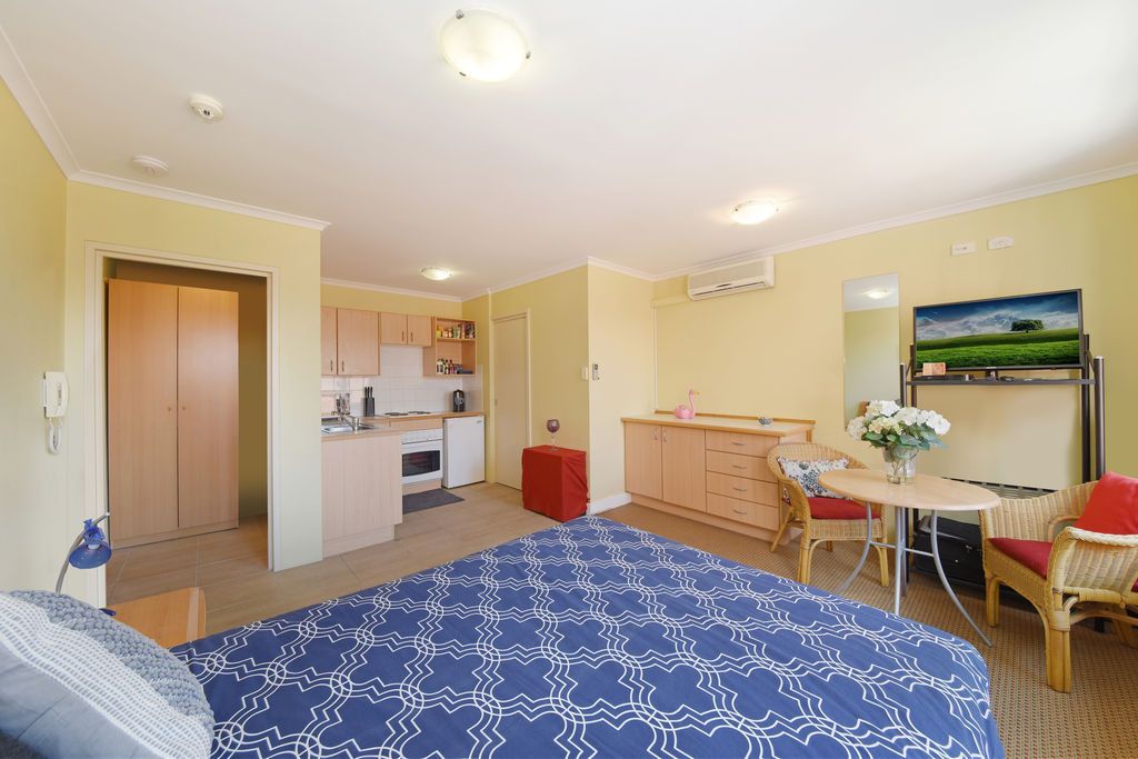 10/40 Humphrey Place, Kirribilli NSW 2061, Image 2