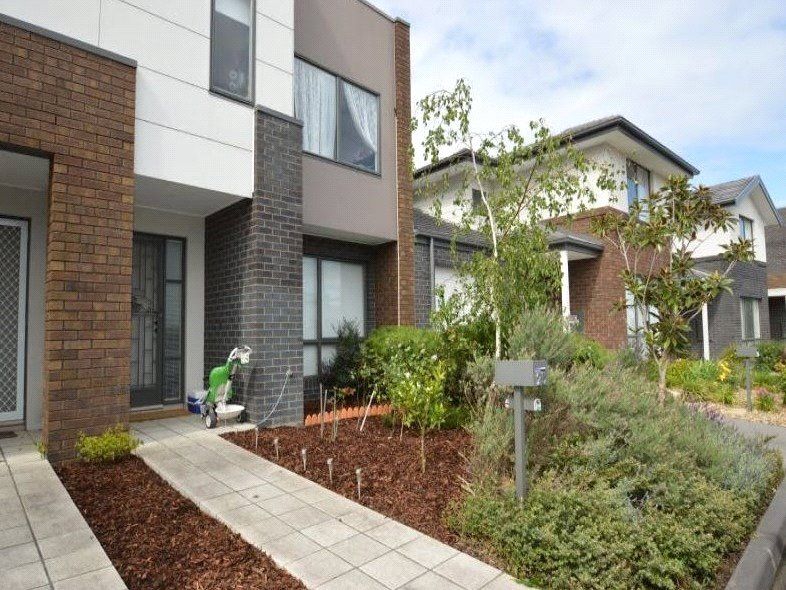 3 bedrooms Townhouse in 25 Waverley Park Drive MULGRAVE VIC, 3170