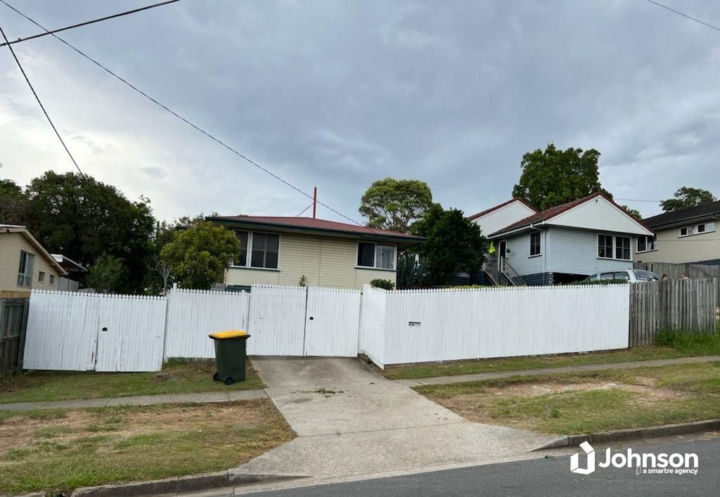 3 bedrooms House in 100 Farrant Street STAFFORD HEIGHTS QLD, 4053