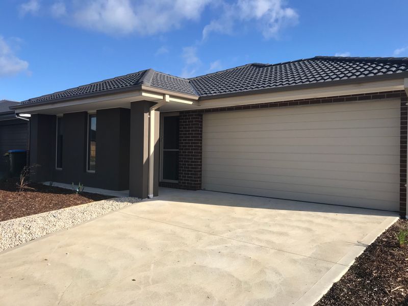 5 bedrooms House in 8 Elgata Way WERRIBEE VIC, 3030