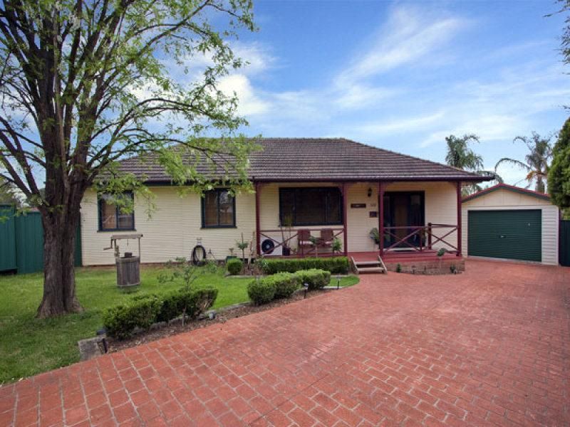 4 bedrooms House in 129 Cowper Circle QUAKERS HILL NSW, 2763