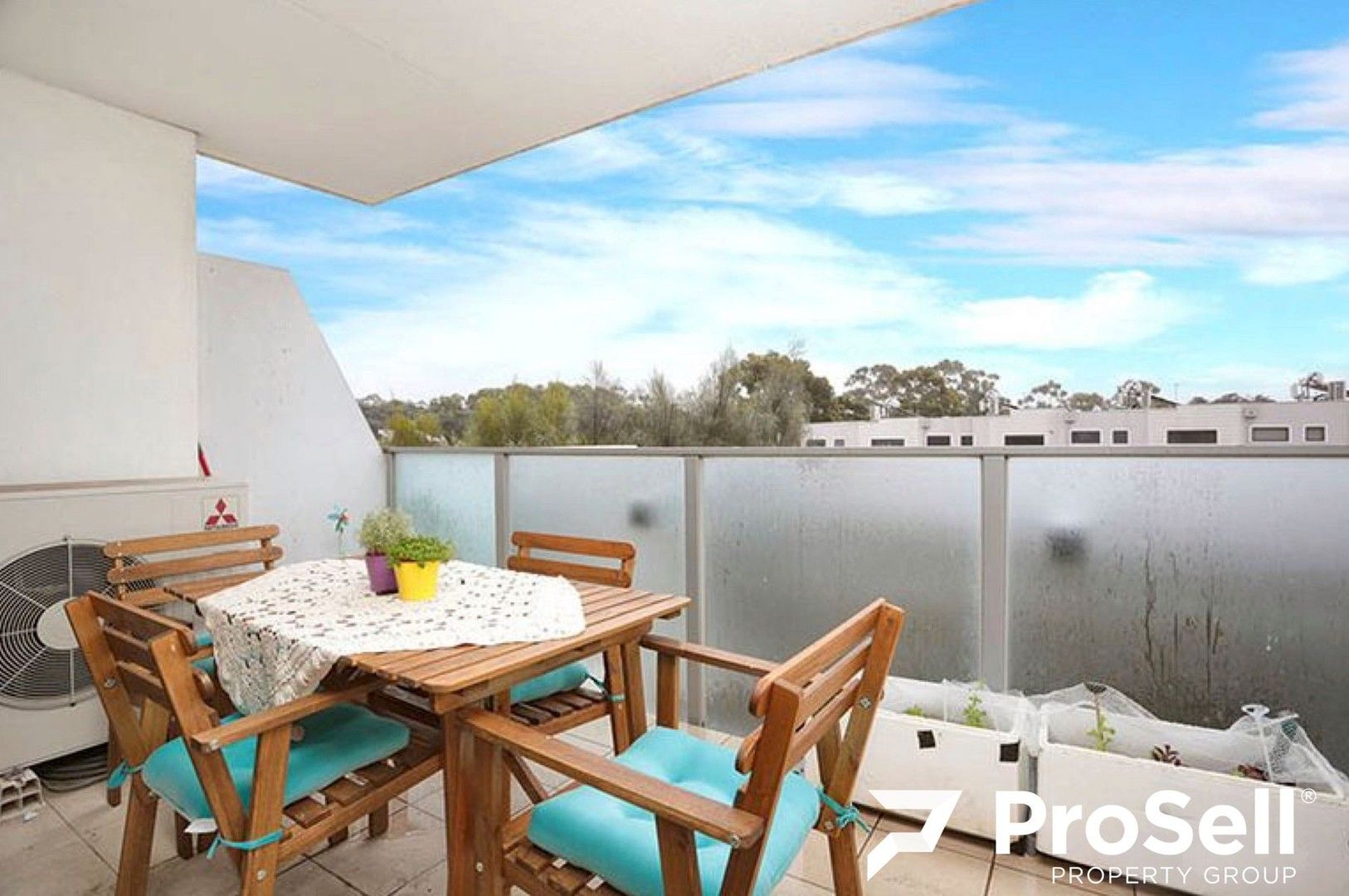 2 bedrooms Apartment / Unit / Flat in 17/4 Crefden Street MAIDSTONE VIC, 3012