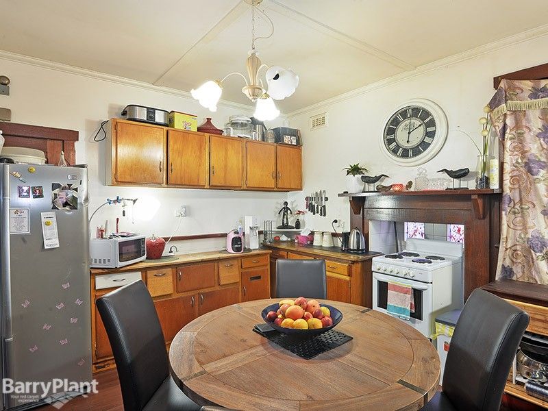 5 Pine Avenue, North Shore VIC 3214, Image 2