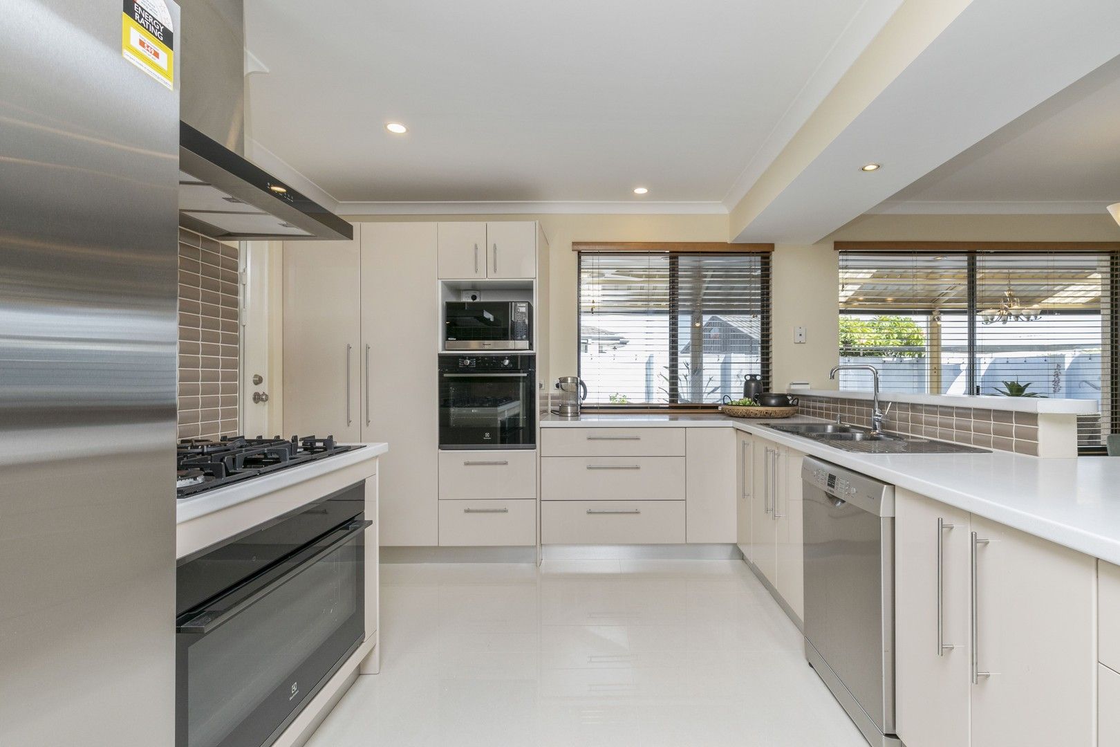 4 bedrooms House in 326 Summerlakes Parade BALLAJURA WA, 6066