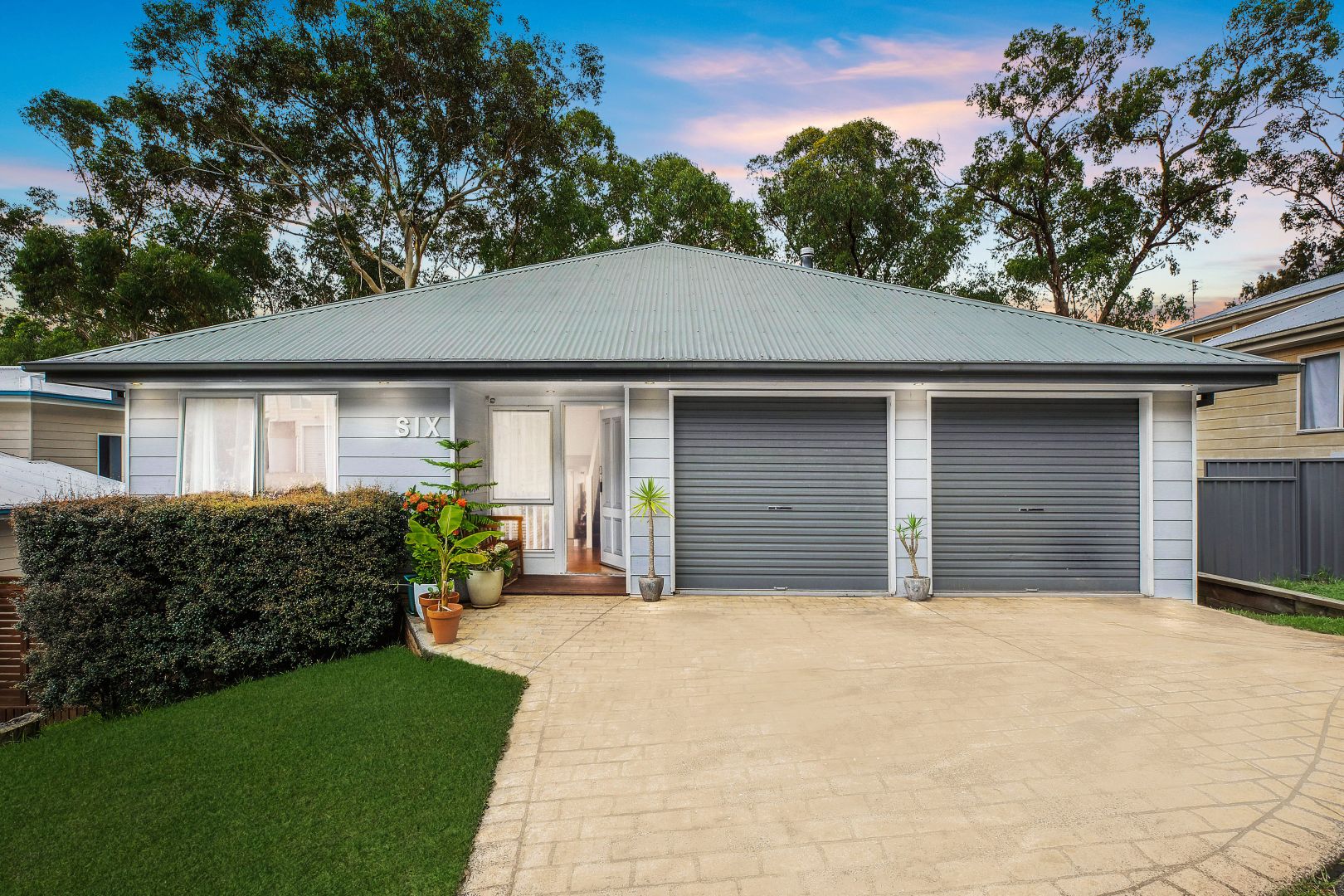 6 Irwin Place, Green Point Property History & Address Research Domain