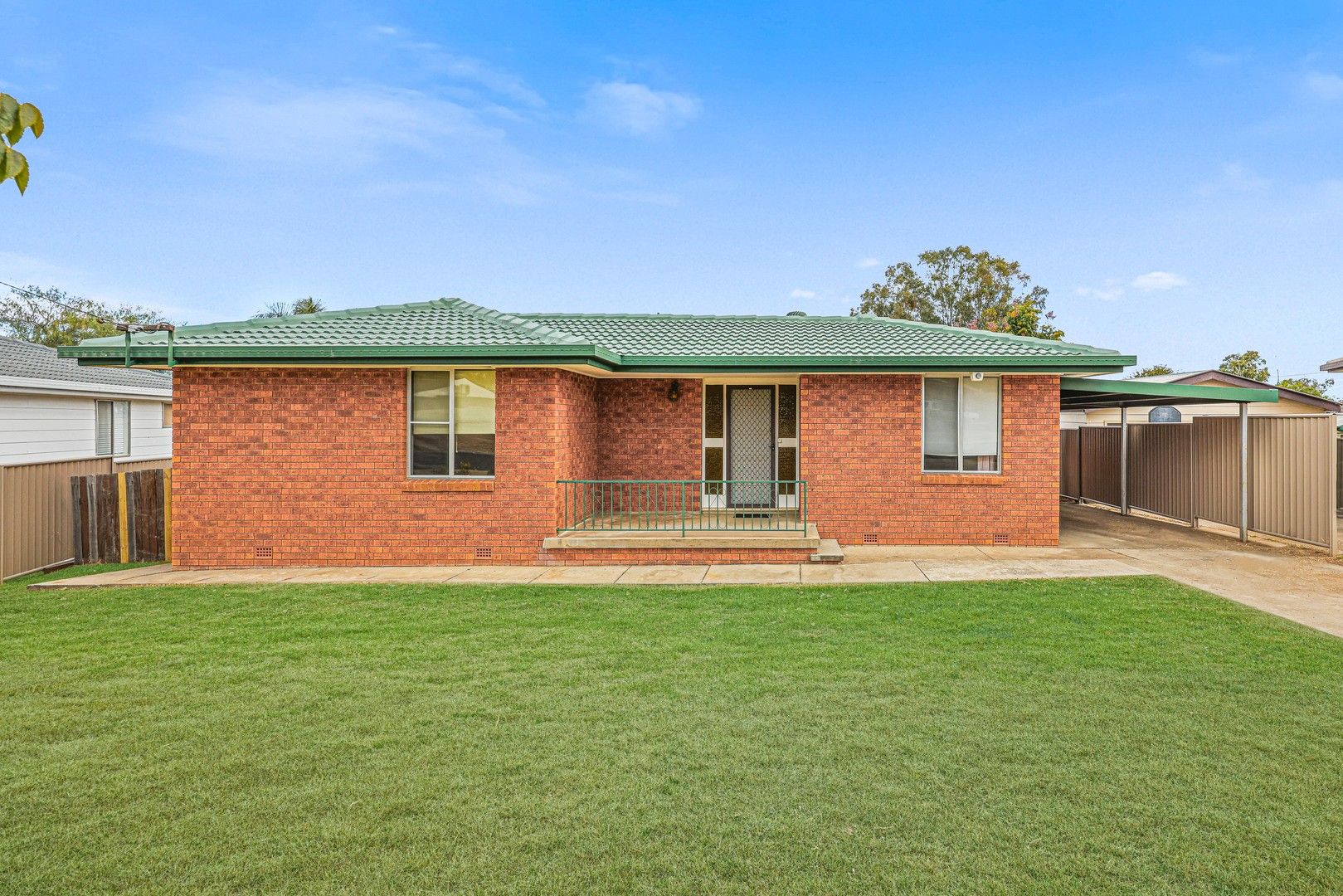 3 bedrooms House in 12 Milburn Road TAMWORTH NSW, 2340