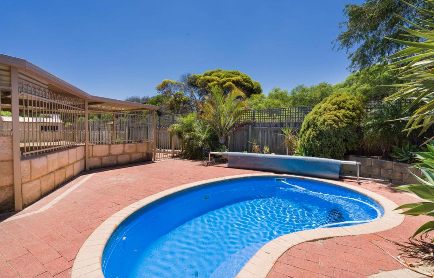 4 bedrooms House in 15 Elata Mews WARNBRO WA, 6169