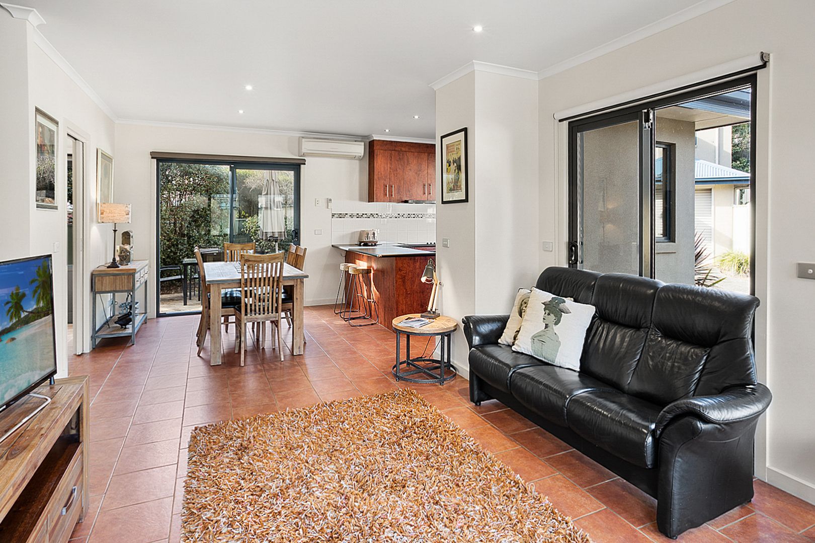 1/4A Riverside Avenue, Bright VIC 3741, Image 2