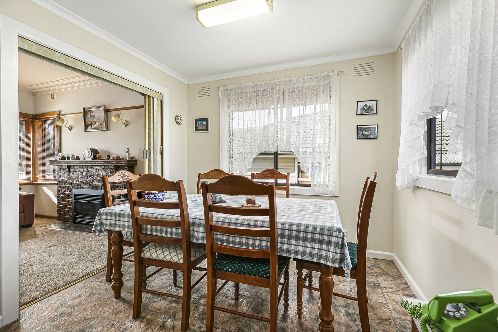 3 Pines Grove, Oak Park VIC 3046, Image 2