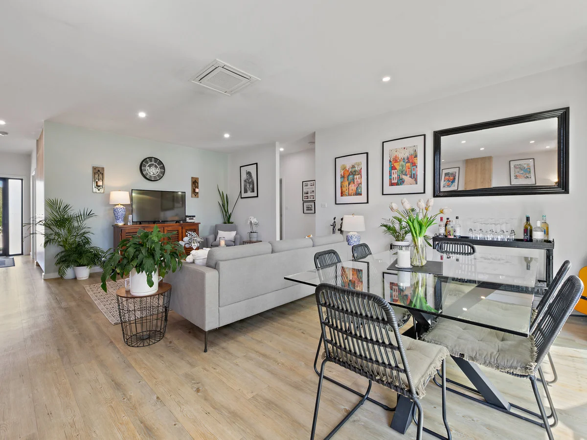 Additional image 9 of Newstead TAS 7250